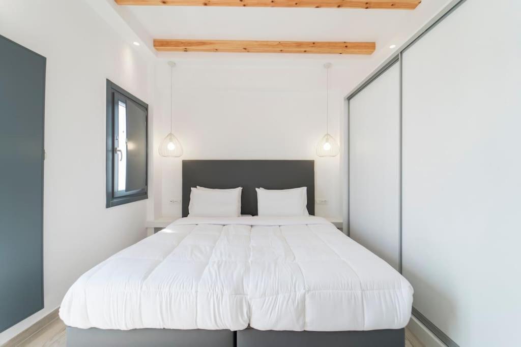 Nostos * Fira (Santorini)