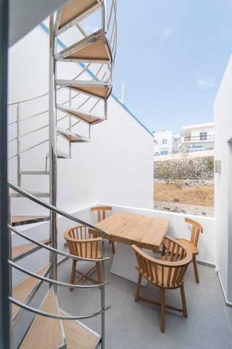 Nostos Fira (Santorini)