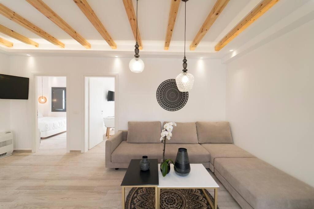 Nostos * Fira (Santorini)