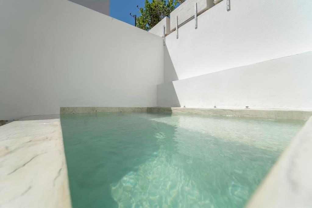Nostos * Fira (Santorini)
